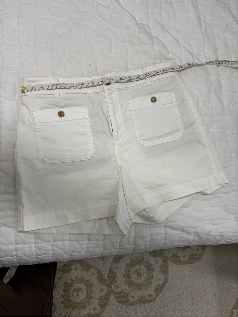 LOFT ivory sz 8 ivory shorts